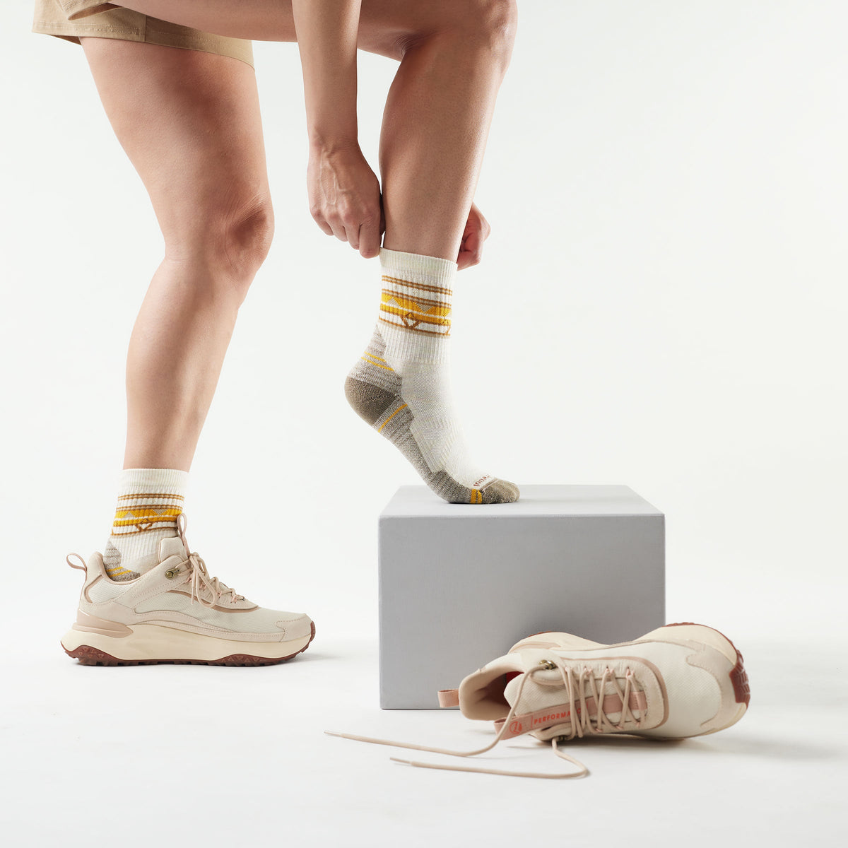 Smartwool Women's Hike Zig Zag Valley Mid Crew Socks